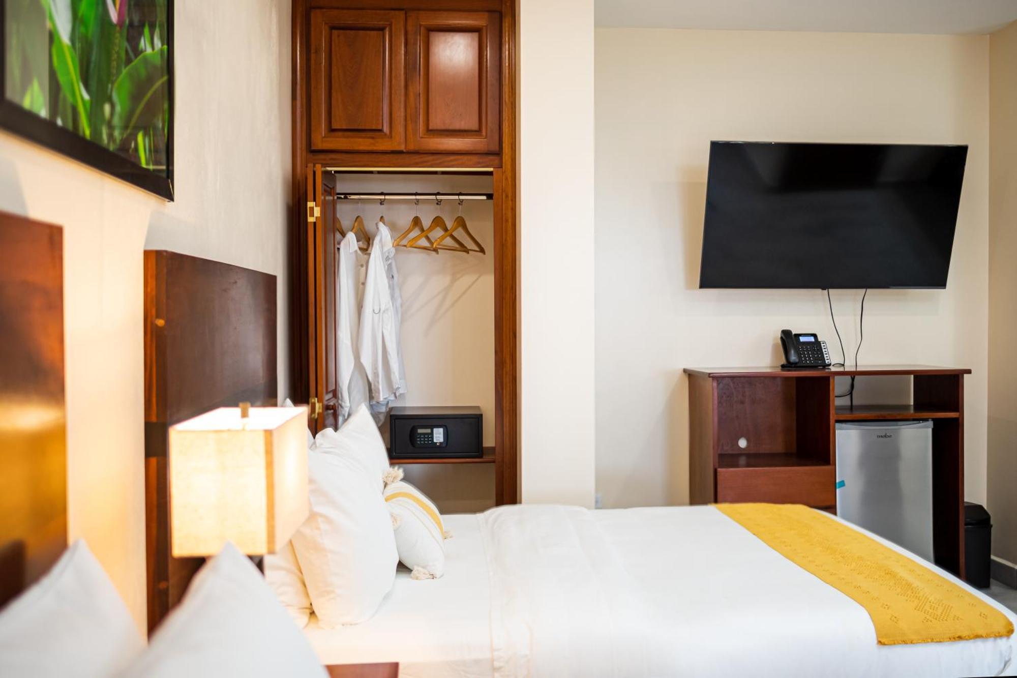 The West House Boutique Hotel San Ignacio Esterno foto